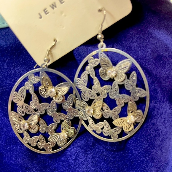 🛍️ 4 for $20 🛍️ Elegant Stainless Butterfly Earrings - Picture 1 of 5